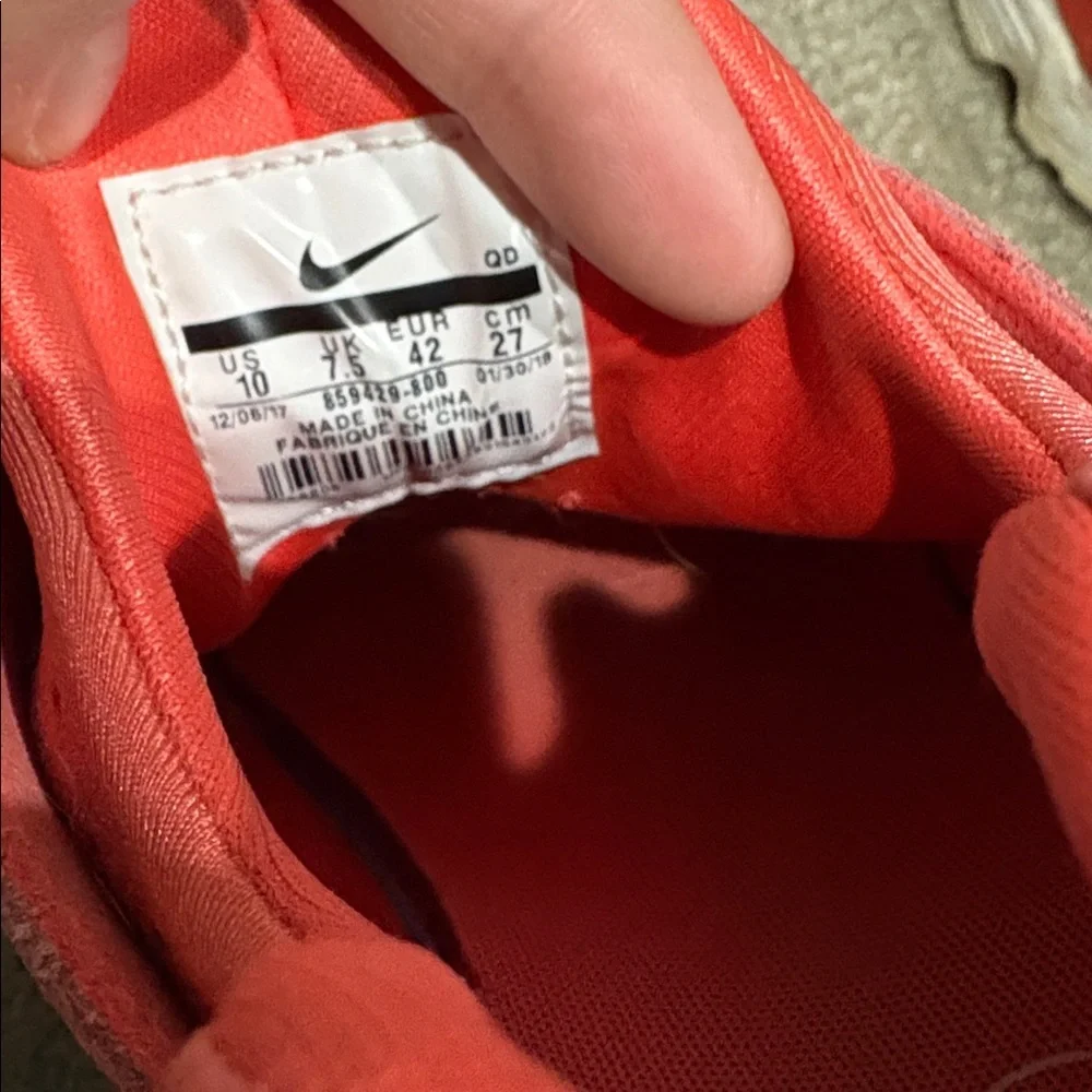 Salmon Nike huarache shoes size 10 - Picture 4 of 4